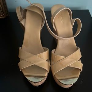 Sightly used in great condition. It straps around the ankle.